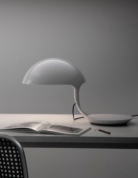 Lámpara de mesa icónica Cobra - Martinelli Luce